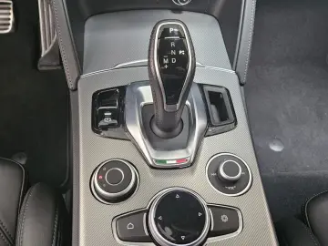 ALFA ROMEO Stelvio Veloce Q4 ACC Matrix Leder Kamera Navi