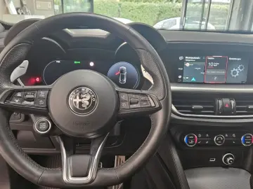 ALFA ROMEO Stelvio Veloce Q4 ACC Matrix Leder Kamera Navi