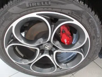 ALFA ROMEO Stelvio Veloce Q4 NAVI SHZ LEDER AT