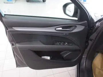 ALFA ROMEO Stelvio Veloce Q4 NAVI SHZ LEDER AT