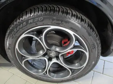 ALFA ROMEO Stelvio Veloce Q4 NAVI SHZ LEDER AT