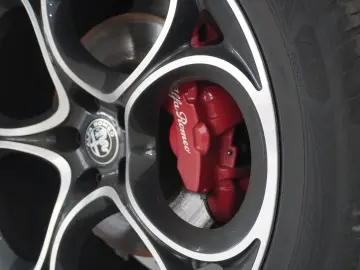 ALFA ROMEO Stelvio 2.2D VELOCE Q4 NAVI LED KAMERA MATRIX SH