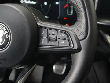 ALFA ROMEO Stelvio 2.2D VELOCE Q4 NAVI LED KAMERA MATRIX SH