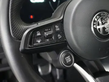 ALFA ROMEO Stelvio 2.2D VELOCE Q4 NAVI LED KAMERA MATRIX SH