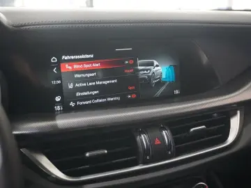 ALFA ROMEO Stelvio 2.2D VELOCE Q4 NAVI LED KAMERA MATRIX SH