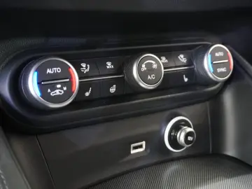 ALFA ROMEO Stelvio 2.2D VELOCE Q4 NAVI LED KAMERA MATRIX SH