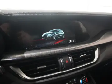 ALFA ROMEO Stelvio 2.2D VELOCE Q4 NAVI LED KAMERA MATRIX SH