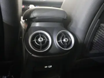 ALFA ROMEO Stelvio 2.2D VELOCE Q4 NAVI LED KAMERA MATRIX SH