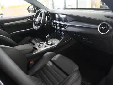 ALFA ROMEO Stelvio 2.2D VELOCE Q4 NAVI LED KAMERA MATRIX SH