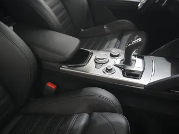 ALFA ROMEO Stelvio 2.2D VELOCE Q4 NAVI LED KAMERA MATRIX SH