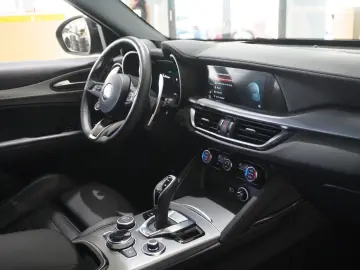 ALFA ROMEO Stelvio 2.2D VELOCE Q4 NAVI LED KAMERA MATRIX SH