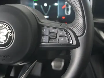 ALFA ROMEO Stelvio 2.2D VELOCE Q4 NAVI LED KAMERA MATRIX SH