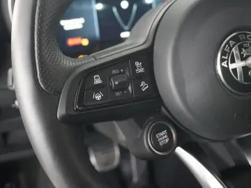 ALFA ROMEO Stelvio 2.2D VELOCE Q4 NAVI LED KAMERA MATRIX SH