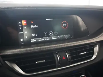 ALFA ROMEO Stelvio 2.2D VELOCE Q4 NAVI LED KAMERA MATRIX SH