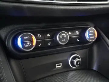 ALFA ROMEO Stelvio 2.2D VELOCE Q4 NAVI LED KAMERA MATRIX SH