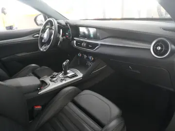 ALFA ROMEO Stelvio 2.2D VELOCE Q4 NAVI LED KAMERA MATRIX SH