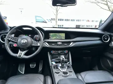 ALFA ROMEO Stelvio Quadrifoglio Benzin 519 PS AT  PANO