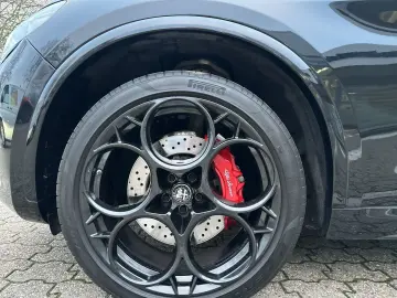 ALFA ROMEO Stelvio Quadrifoglio Benzin 519 PS AT  PANO