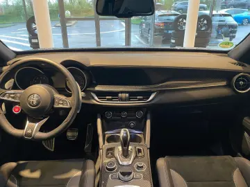 ALFA ROMEO Stelvio Quadrifoglio 2 9l V6 510PS Q4 SPARCO