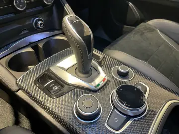 ALFA ROMEO Stelvio Quadrifoglio 2 9l V6 510PS Q4 SPARCO