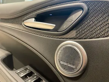 ALFA ROMEO Stelvio Quadrifoglio 2 9l V6 510PS Q4 SPARCO