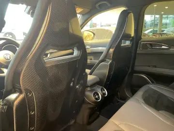 ALFA ROMEO Stelvio Quadrifoglio 2 9l V6 510PS Q4 SPARCO