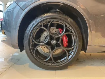 ALFA ROMEO Stelvio Quadrifoglio 2 9l V6 510PS Q4 SPARCO