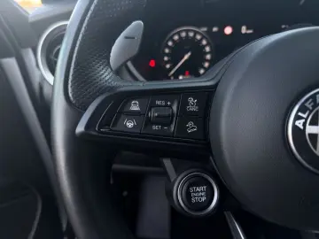 ALFA ROMEO Stelvio Veloce PANORAMA AHK ACC NAVI CARPLAY KAM