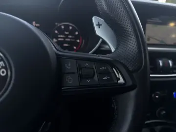 ALFA ROMEO Stelvio Veloce PANORAMA AHK ACC NAVI CARPLAY KAM