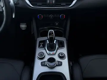 ALFA ROMEO Stelvio Veloce PANORAMA AHK ACC NAVI CARPLAY KAM