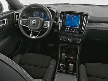 VOLVO XC40 Ultimate Dark ACC Schiebedach 360 Kamera PD