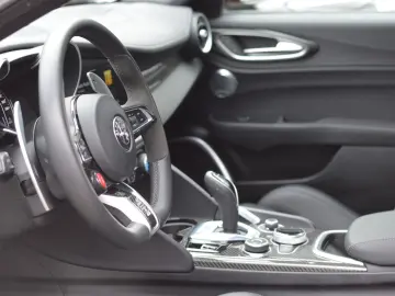 ALFA ROMEO Giulia Quadrifoglio 2.9 V6 510PS TECH-PACK H&K 8