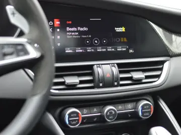 ALFA ROMEO Giulia Quadrifoglio 2.9 V6 510PS TECH-PACK H&K 8