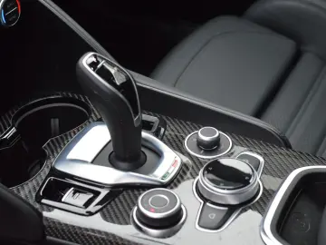 ALFA ROMEO Giulia Quadrifoglio 2.9 V6 510PS TECH-PACK H&K 8