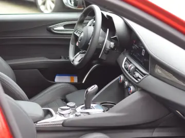 ALFA ROMEO Giulia Quadrifoglio 2.9 V6 510PS TECH-PACK H&K 8