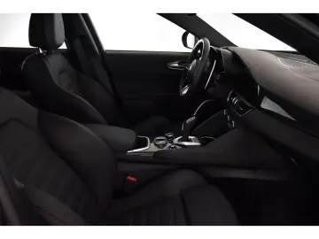 ALFA ROMEO Giulia Quadrifoglio 2.9 V6 Bi-Turbo Harman Kardo