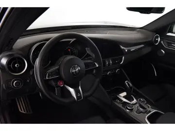 ALFA ROMEO Giulia Quadrifoglio 2.9 V6 Bi-Turbo Harman Kardo