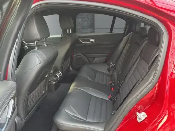 ALFA ROMEO Giulia Quadrifoglio 2.9 V6 Bi-Turbo Leder Techno
