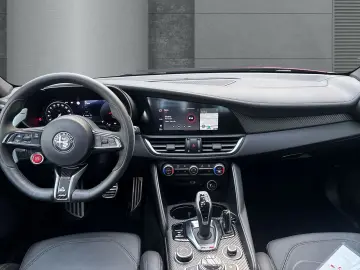 ALFA ROMEO Giulia Quadrifoglio 2.9 V6 Bi-Turbo Leder Techno