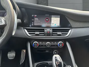 ALFA ROMEO Giulia Quadrifoglio 2.9 V6 Bi-Turbo Leder Techno