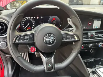 ALFA ROMEO Giulia Quadrifoglio 2.9 V6 Bi-Turbo Leder Techno