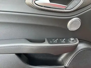 ALFA ROMEO Giulia Quadrifoglio 2.9 V6 Bi-Turbo Leder Techno