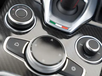 ALFA ROMEO Giulia Quadrifoglio 2.9  Bi-XENON CARBON SPARCO