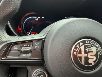 ALFA ROMEO Giulia Ti Q4 MEMORY ACC NAVI KAMERA SHZ