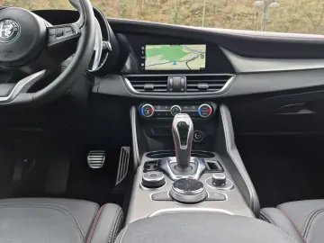 ALFA ROMEO Giulia Competizione Q4 LED Leder Navi Rückfahrka