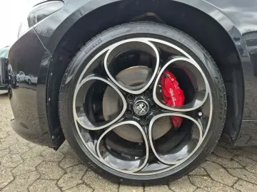 ALFA ROMEO Giulia Competizione Q4 LED Leder Navi Rückfahrka