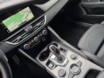 ALFA ROMEO Giulia Competizione Q4 LED Leder Navi Rückfahrka