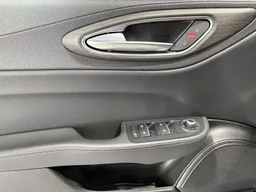 ALFA ROMEO Giulia Ti Q4 MEMORY KAMERA NAVI ACC APPLE SHZ