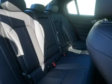 ALFA ROMEO Giulia TI 2.0 TURBO 16V 280 PS AT8 Q4 NAVI XENON