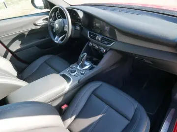 ALFA ROMEO Giulia TI 2.0 TURBO 16V 280 PS AT8 Q4 NAVI XENON